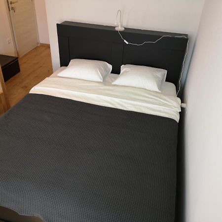 Mega Hostel Крапина Экстерьер фото