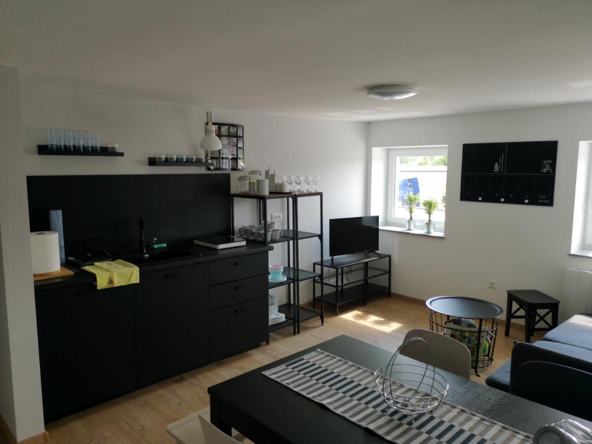 Mega Hostel Крапина Экстерьер фото