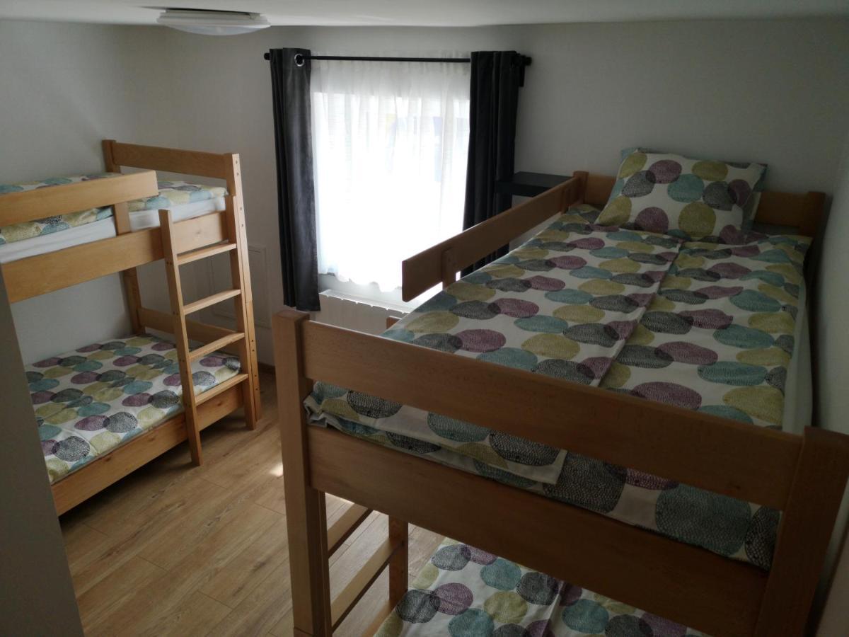 Mega Hostel Крапина Экстерьер фото