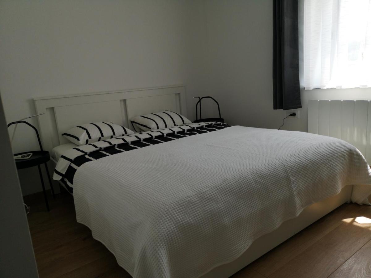 Mega Hostel Крапина Экстерьер фото
