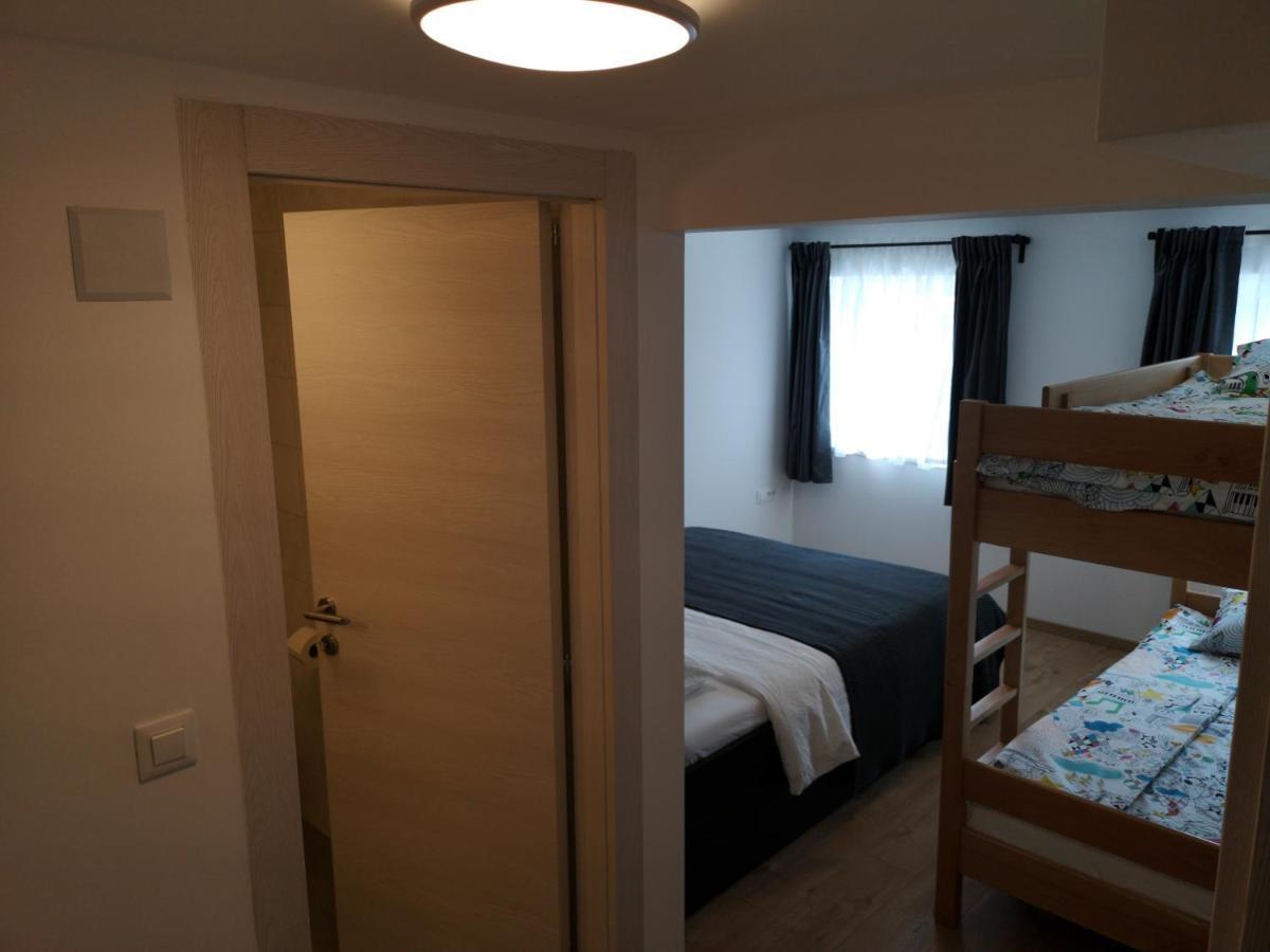 Mega Hostel Крапина Экстерьер фото