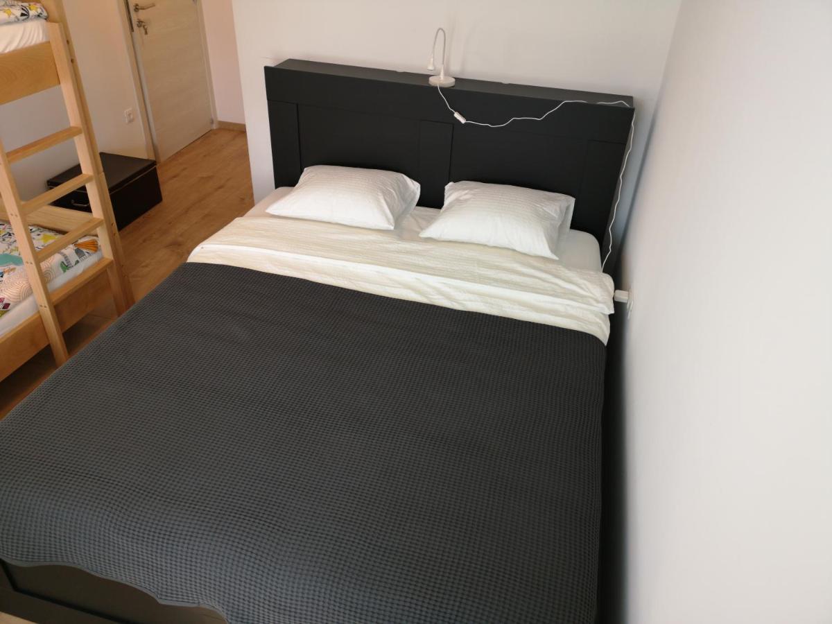 Mega Hostel Крапина Экстерьер фото